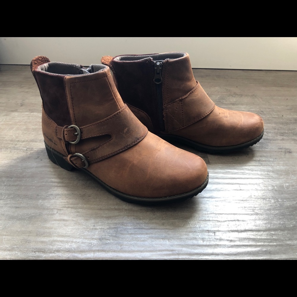 Eddie Bauer  brown booties